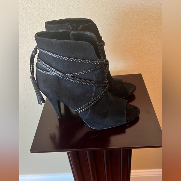 Vince Camuto Booties - Size 9.5 - Picture 2 of 4